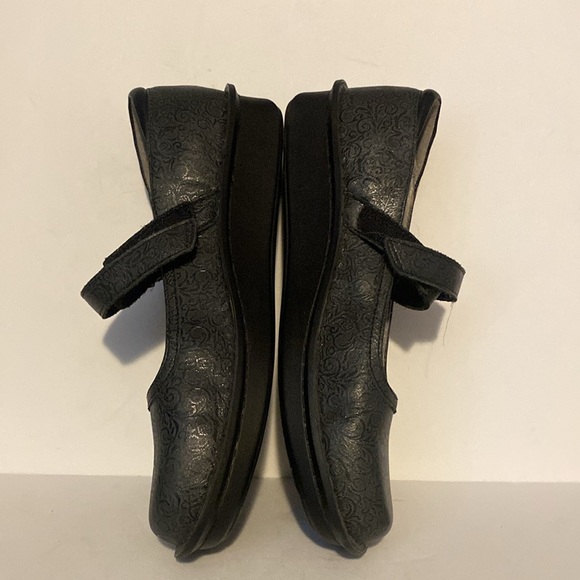 Alegria Grey Floral Embossed Leather Mary Jane Clogs - Picture 4 of 8